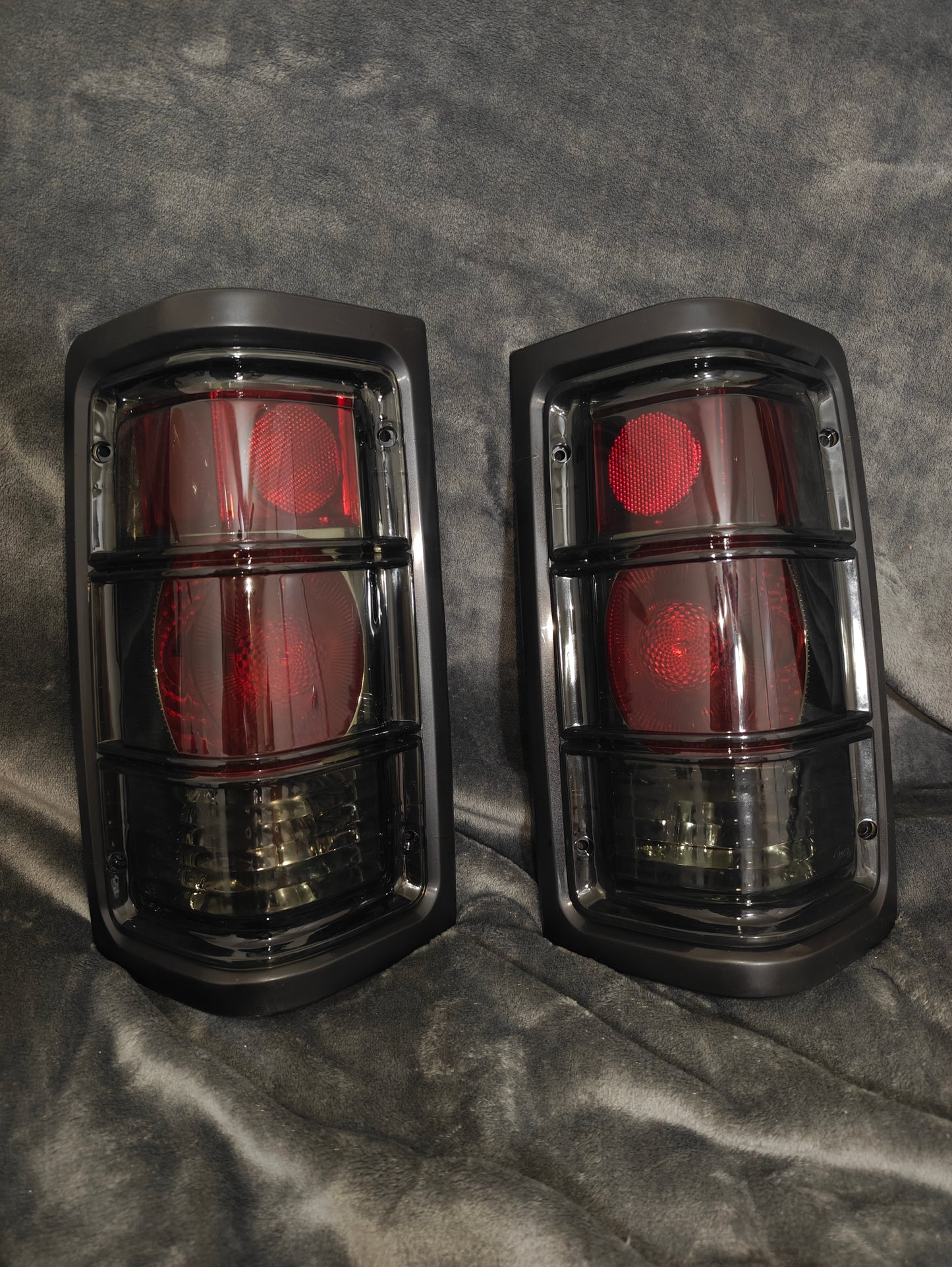 Tail lights Black and Smoked/Red