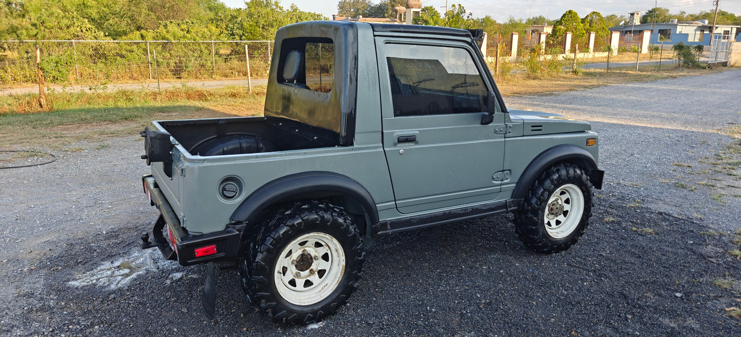 Suzuki Samurai Top and Back