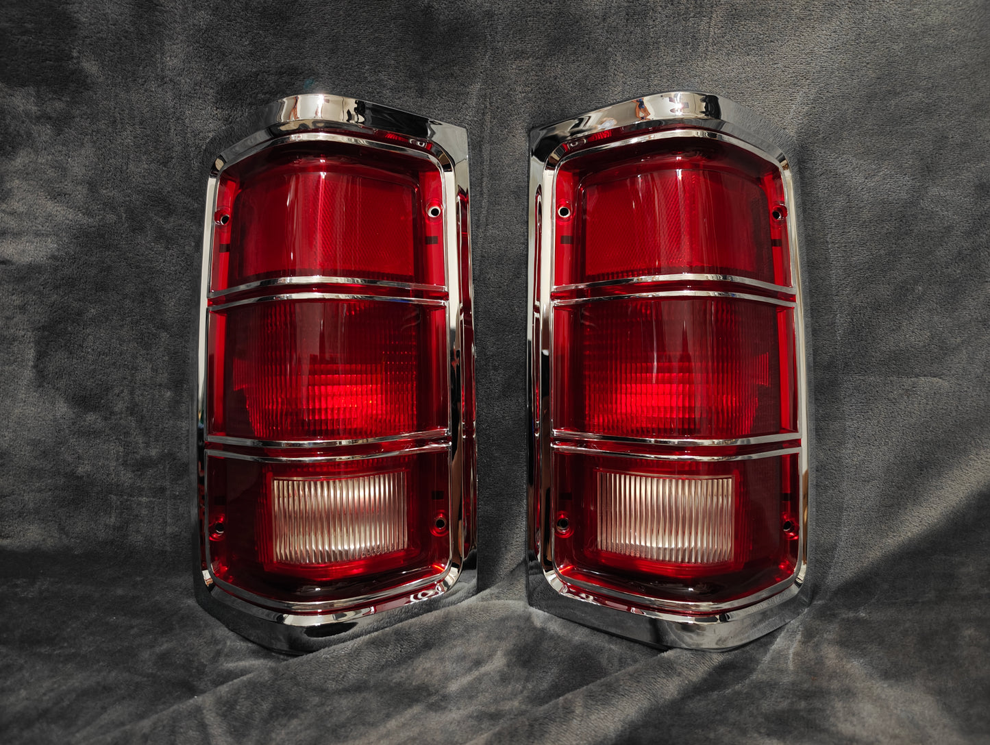 Taillights Chrome Red Chrome Stripes 1981-1993